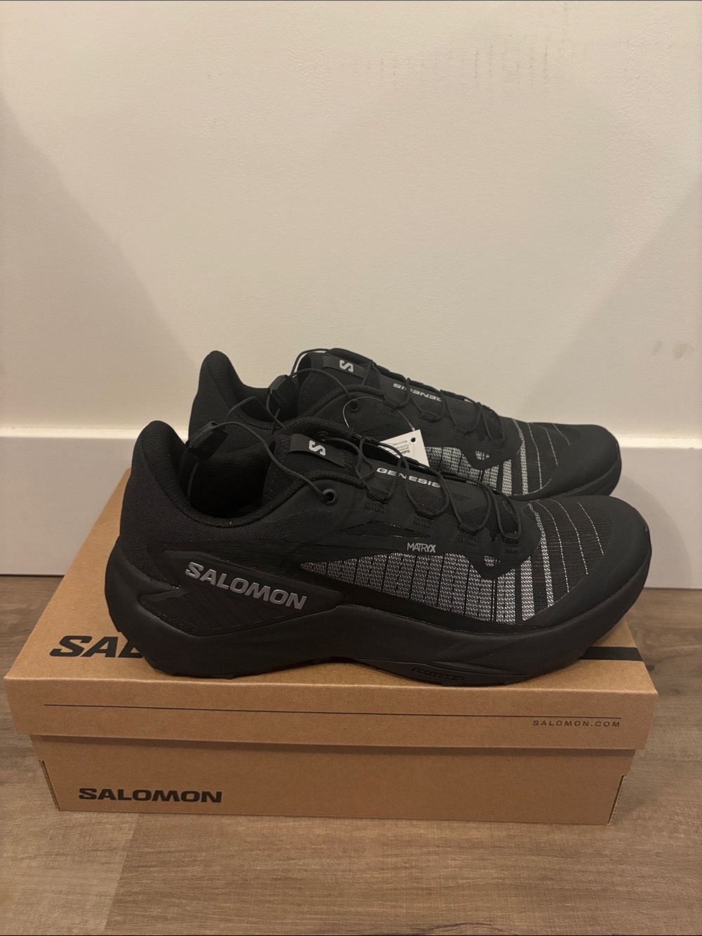 Salomon Men's Genesis Black & Silver size 9 New with box
